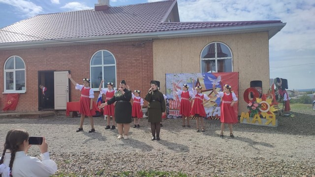 «Цветущий май, Победный май»